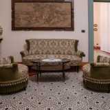 Accediamo quindi alla villa, che conserva ancora al suo interno l�originario aspetto. Visitiamo una serie di ambienti...